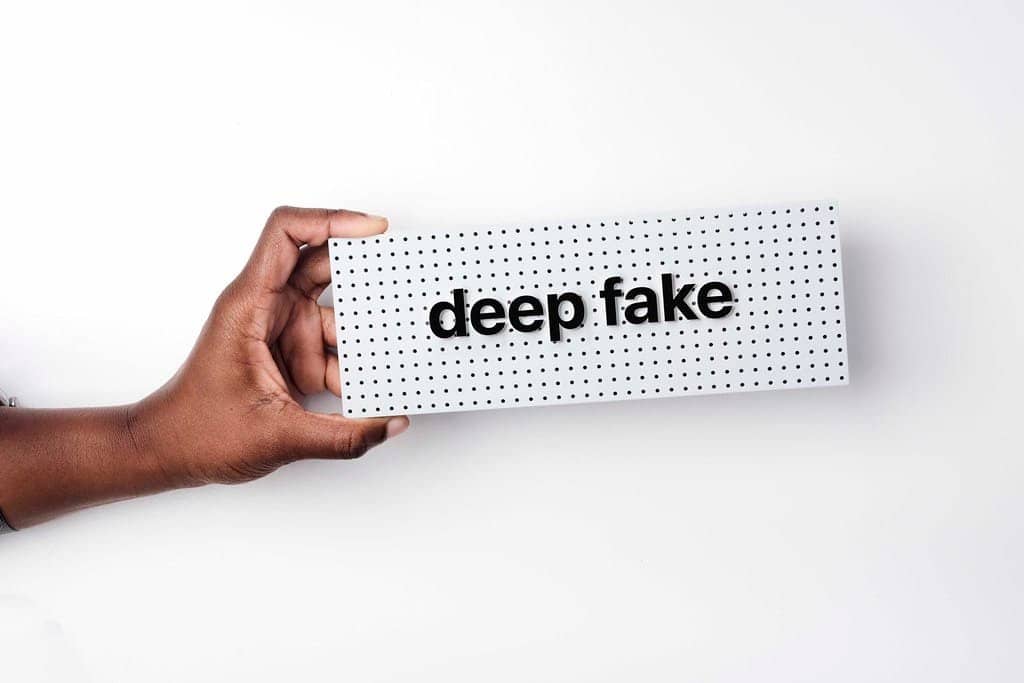 Un employé de banque perd $25,6 millions à cause d'une arnaque Deepfake